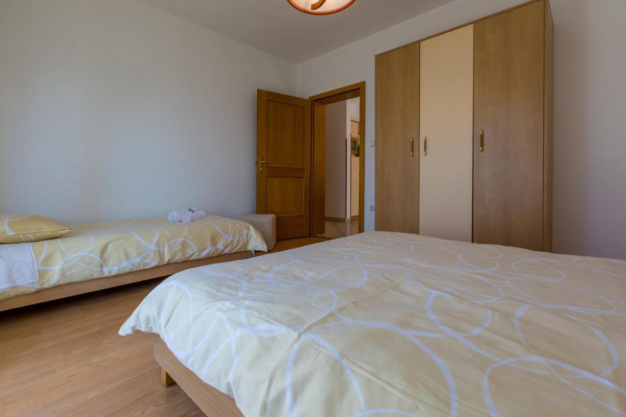 Apartments Domino R ดรามัลย์ ภายนอก รูปภาพ