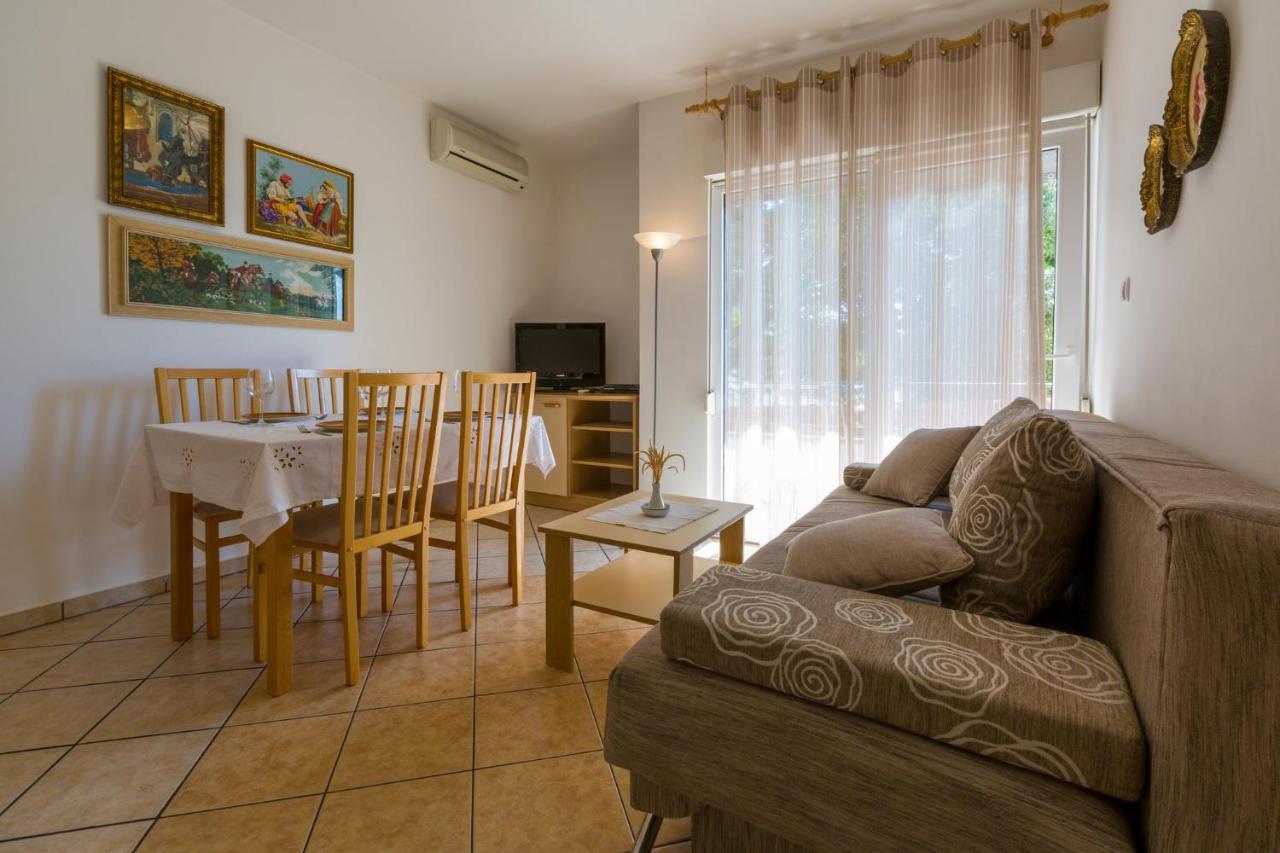 Apartments Domino R ดรามัลย์ ภายนอก รูปภาพ