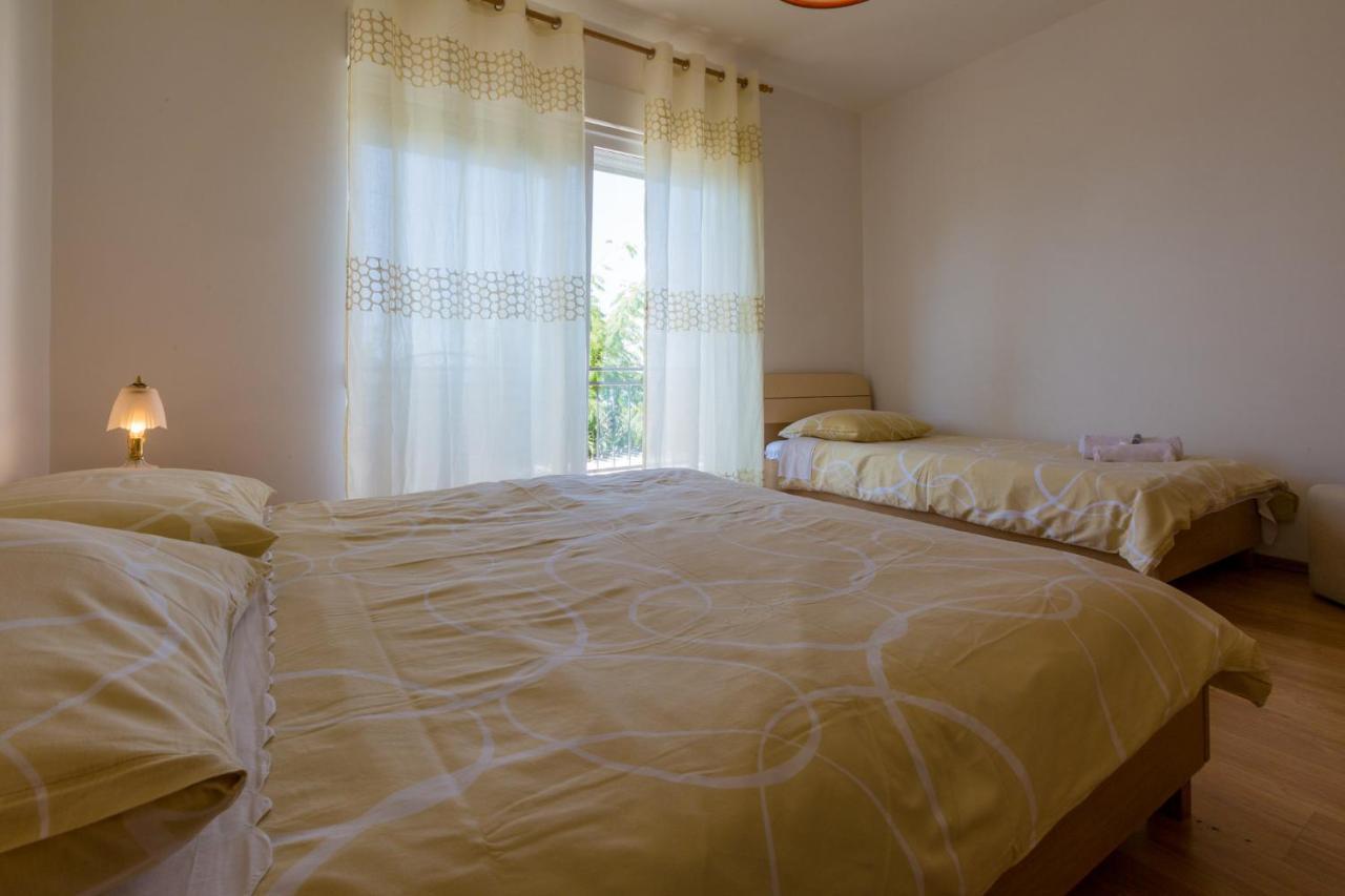 Apartments Domino R ดรามัลย์ ภายนอก รูปภาพ